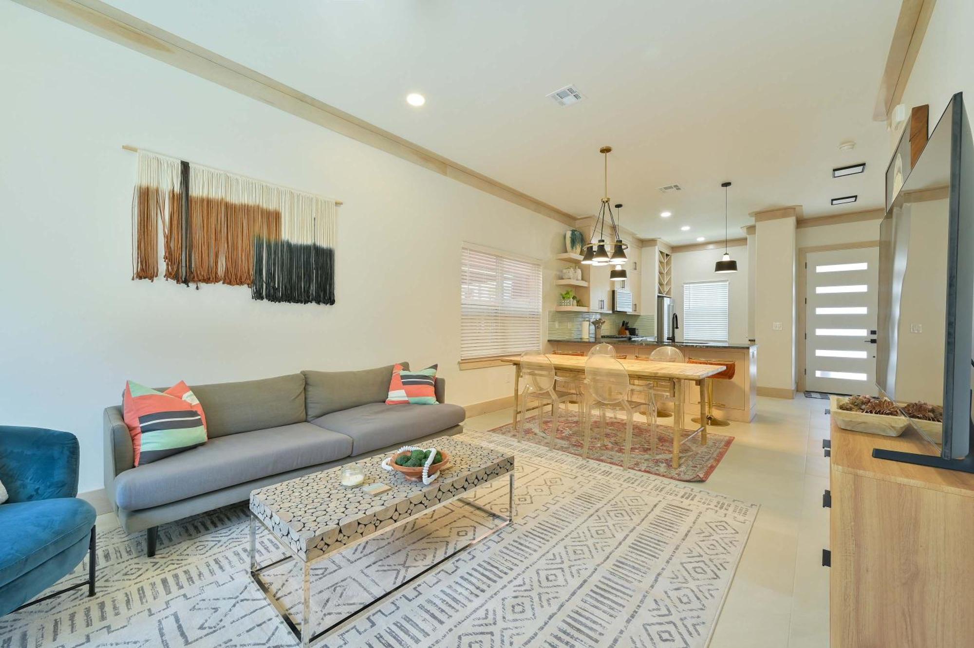 Urban Plaza Luxe Ii Family-steps Away From Plaza D Holiday home